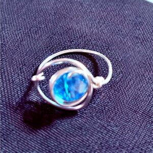 Chic Silver Ring with Vibrant Blue Stone